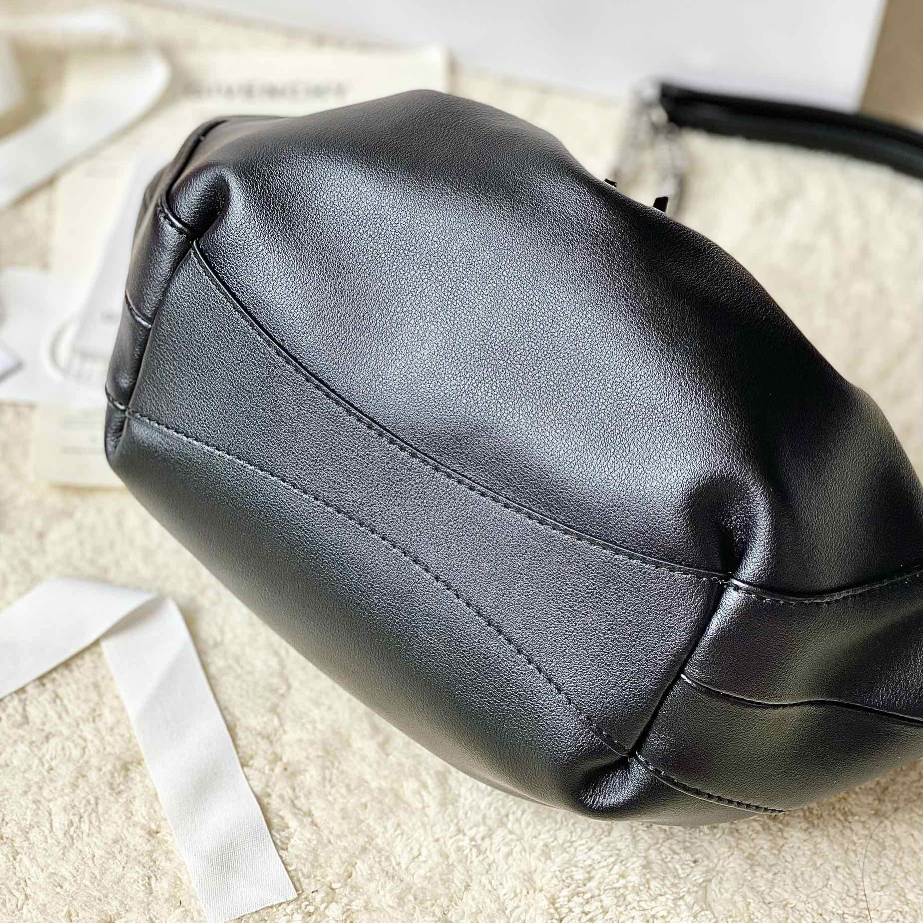 Givenchy Small Kenny Bag In Smooth Leather - Black(32-22-17cm) - PerfectKickZ