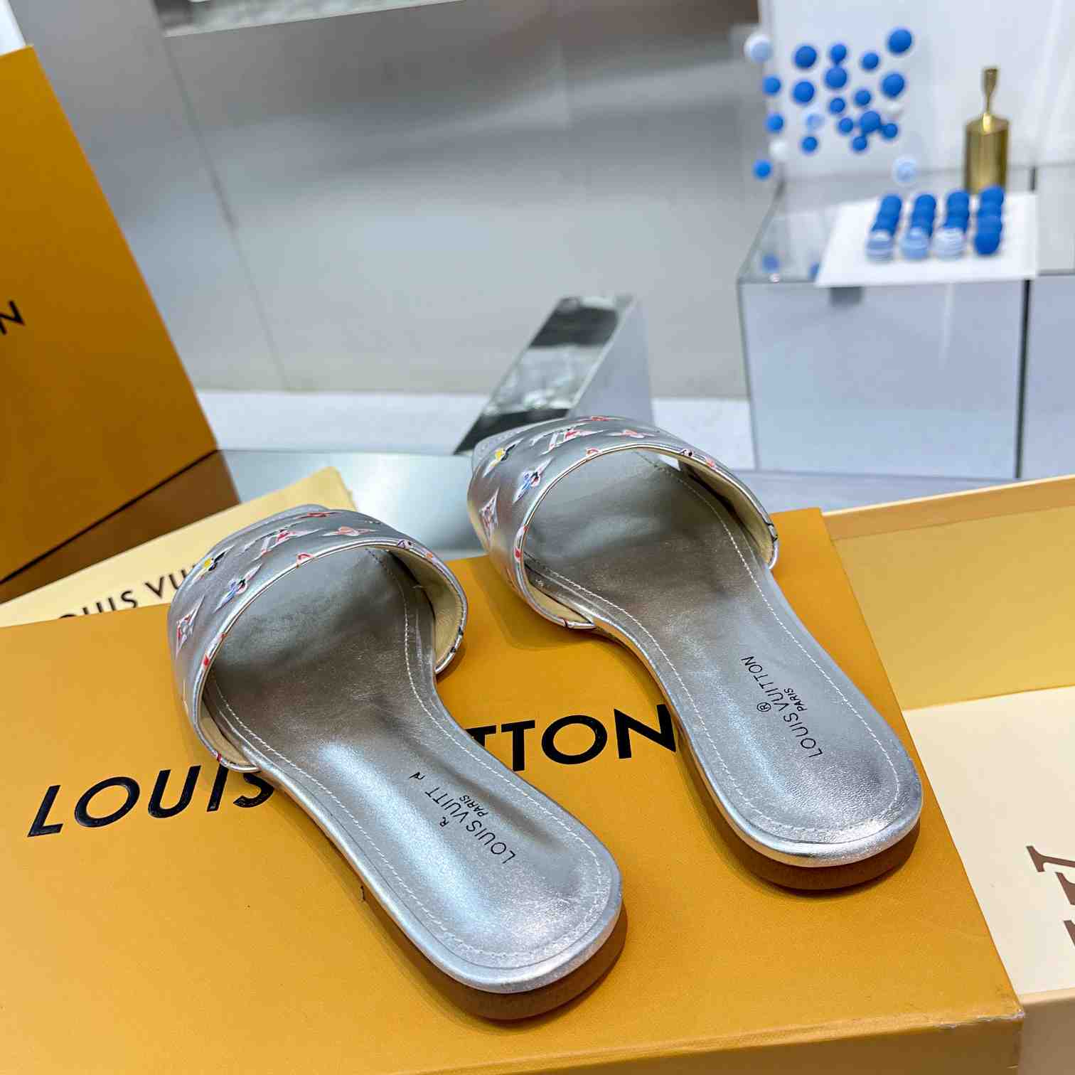 Louis Vuitton Revival Flat Mule     1AAOVA - PerfectKickZ