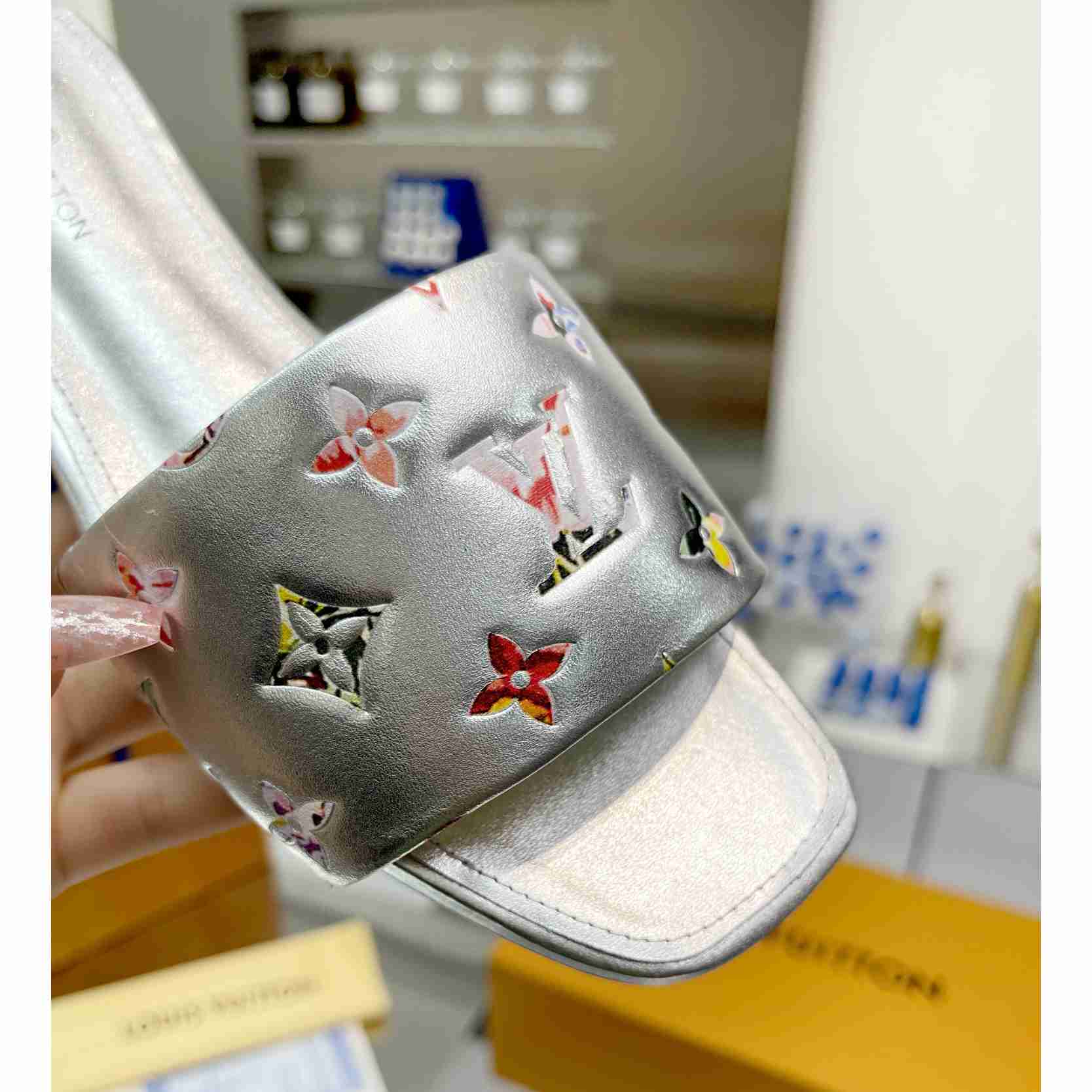 Louis Vuitton Revival Flat Mule     1AAOVA - PerfectKickZ