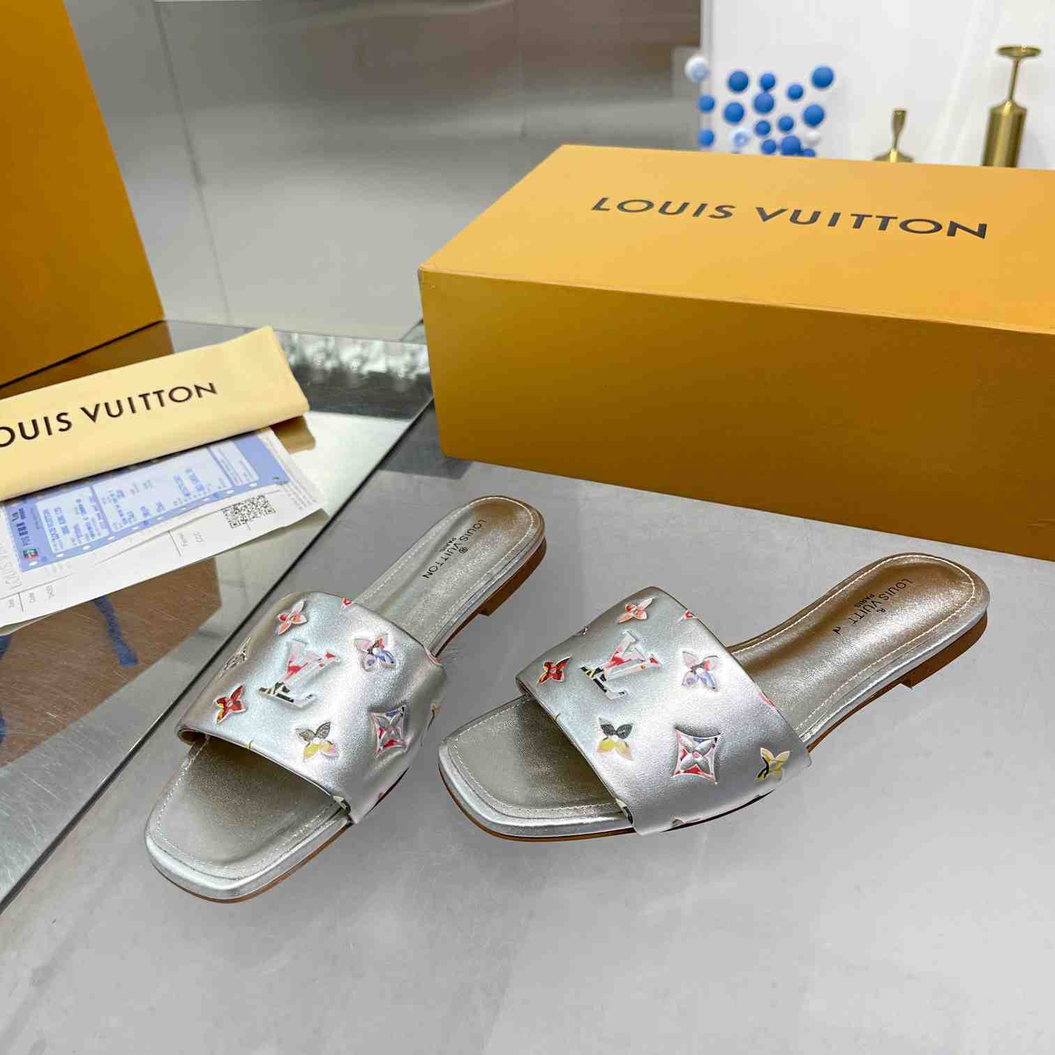 Louis Vuitton Revival Flat Mule     1AAOVA - PerfectKickZ