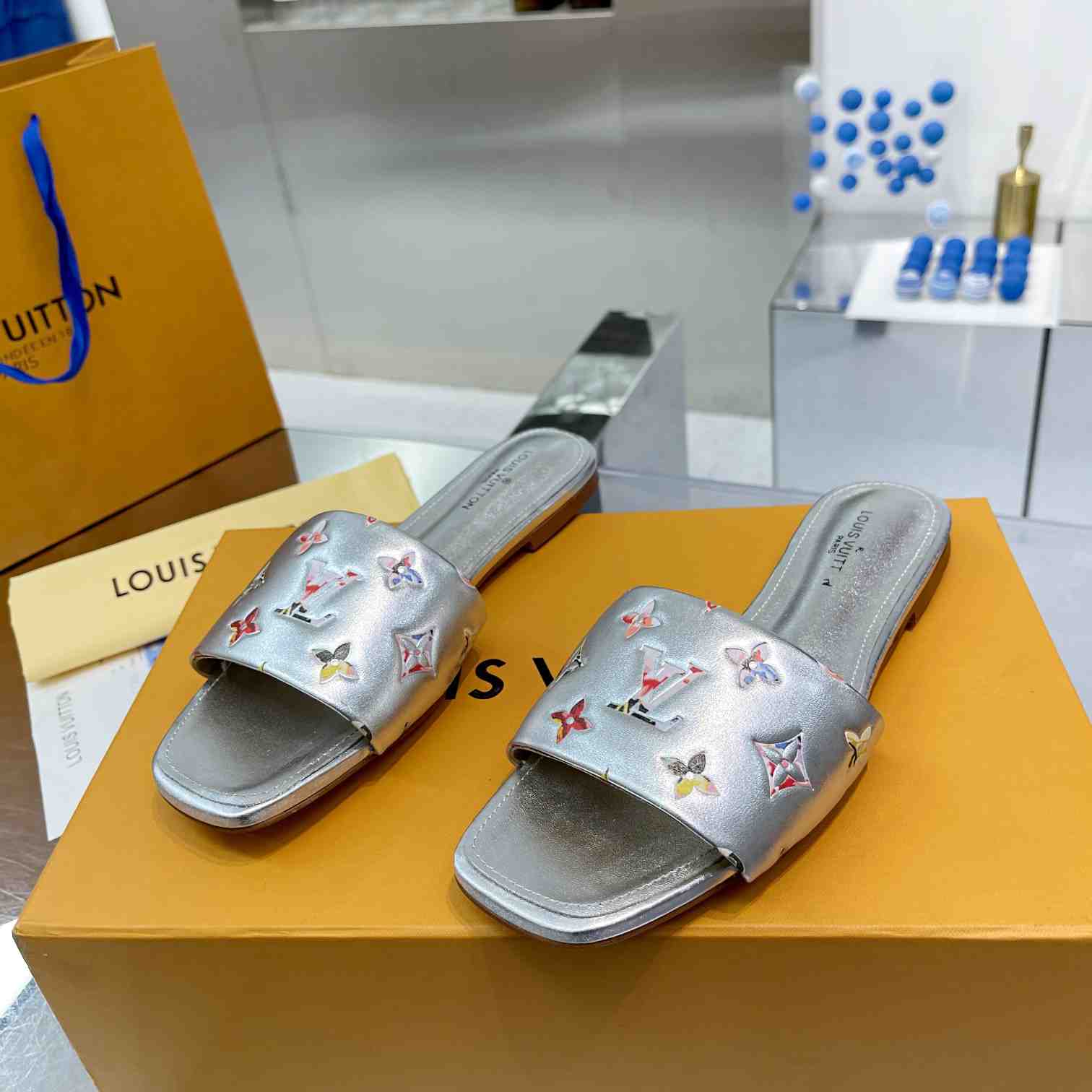 Louis Vuitton Revival Flat Mule     1AAOVA - PerfectKickZ