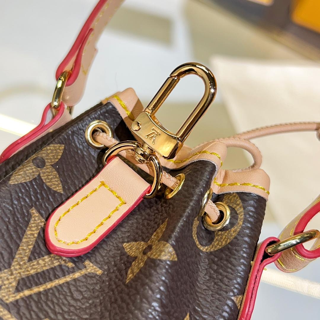 Louis Vuitton  Micro Noé Bag Charm    M00818 - 