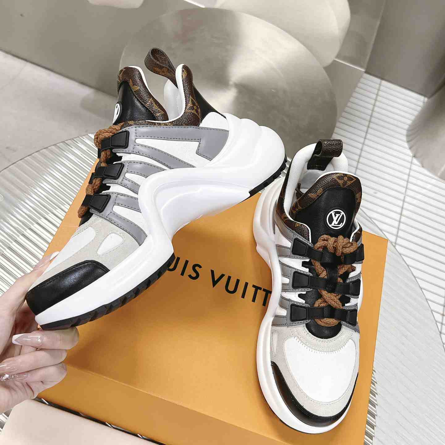 Louis Vuitton LV Archlight Sneaker       1AAOWZ    - PerfectKickZ