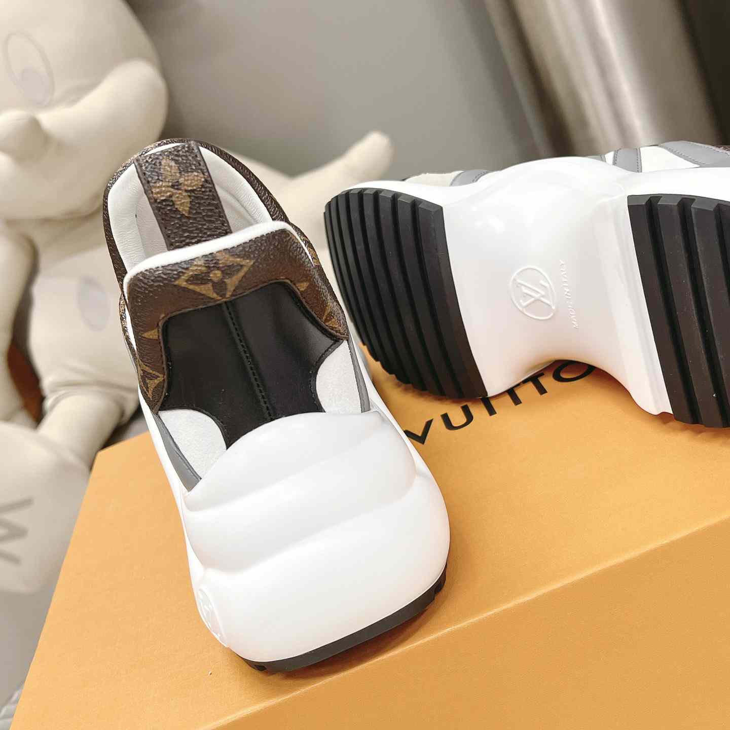 Louis Vuitton LV Archlight Sneaker       1AAOWZ    - PerfectKickZ