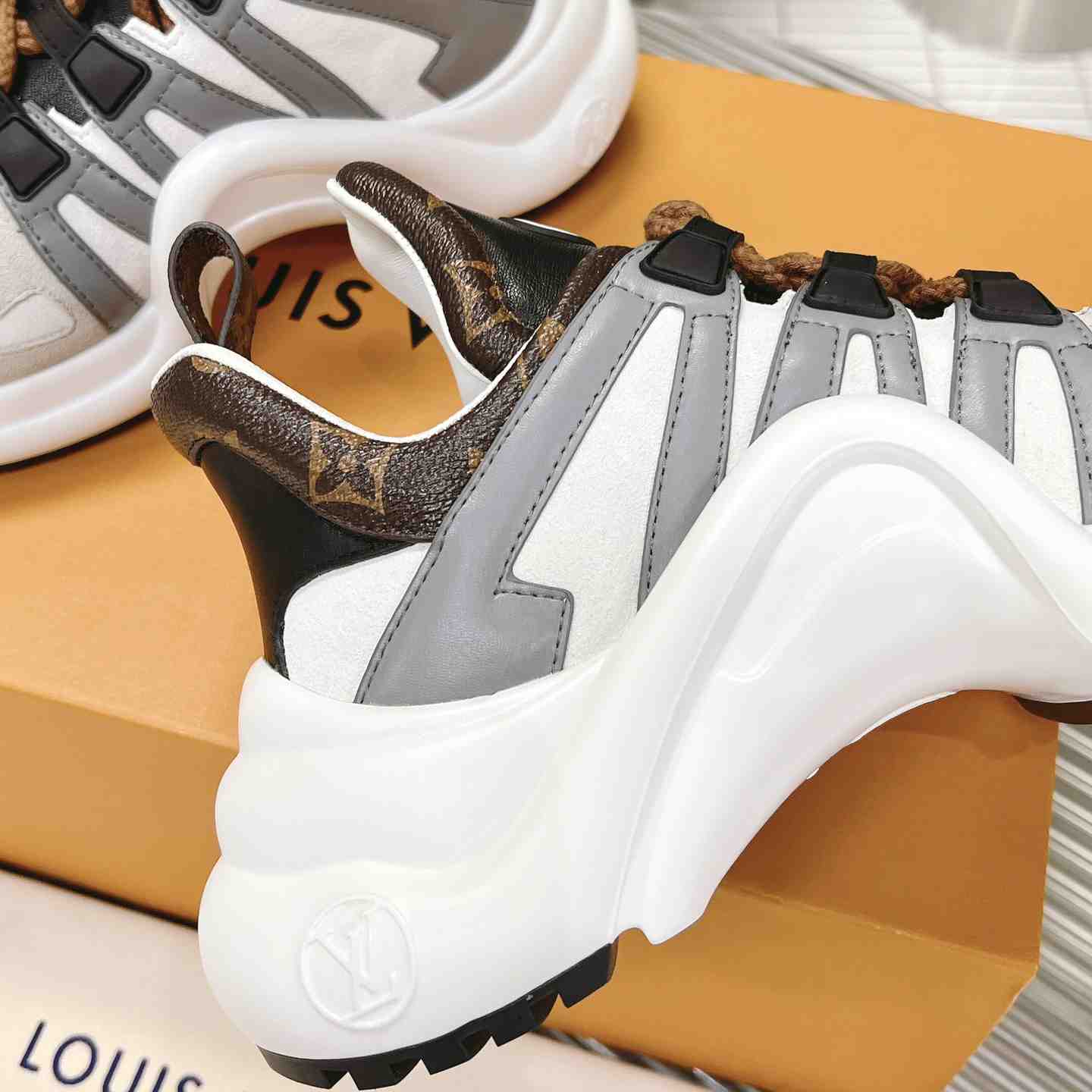 Louis Vuitton LV Archlight Sneaker       1AAOWZ    - PerfectKickZ