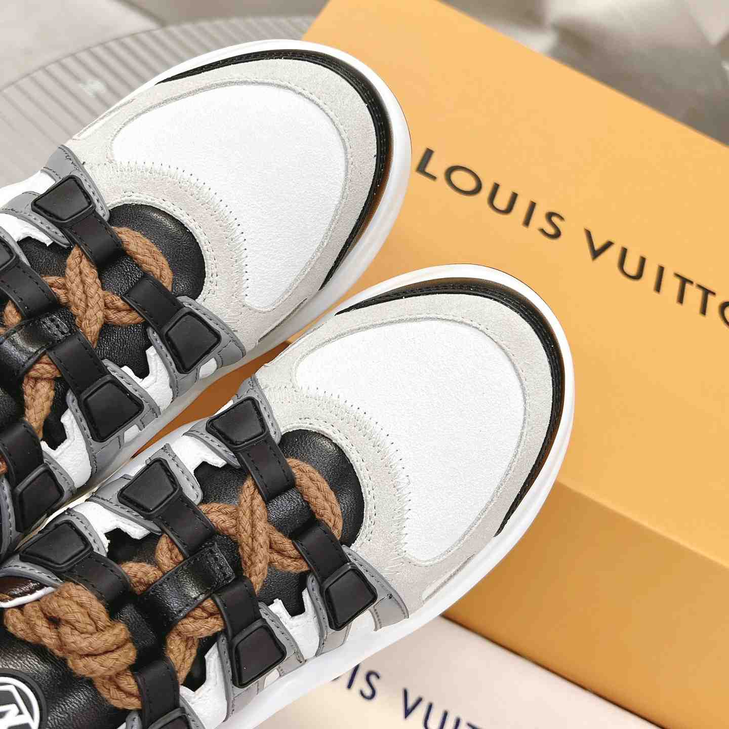 Louis Vuitton LV Archlight Sneaker       1AAOWZ    - PerfectKickZ