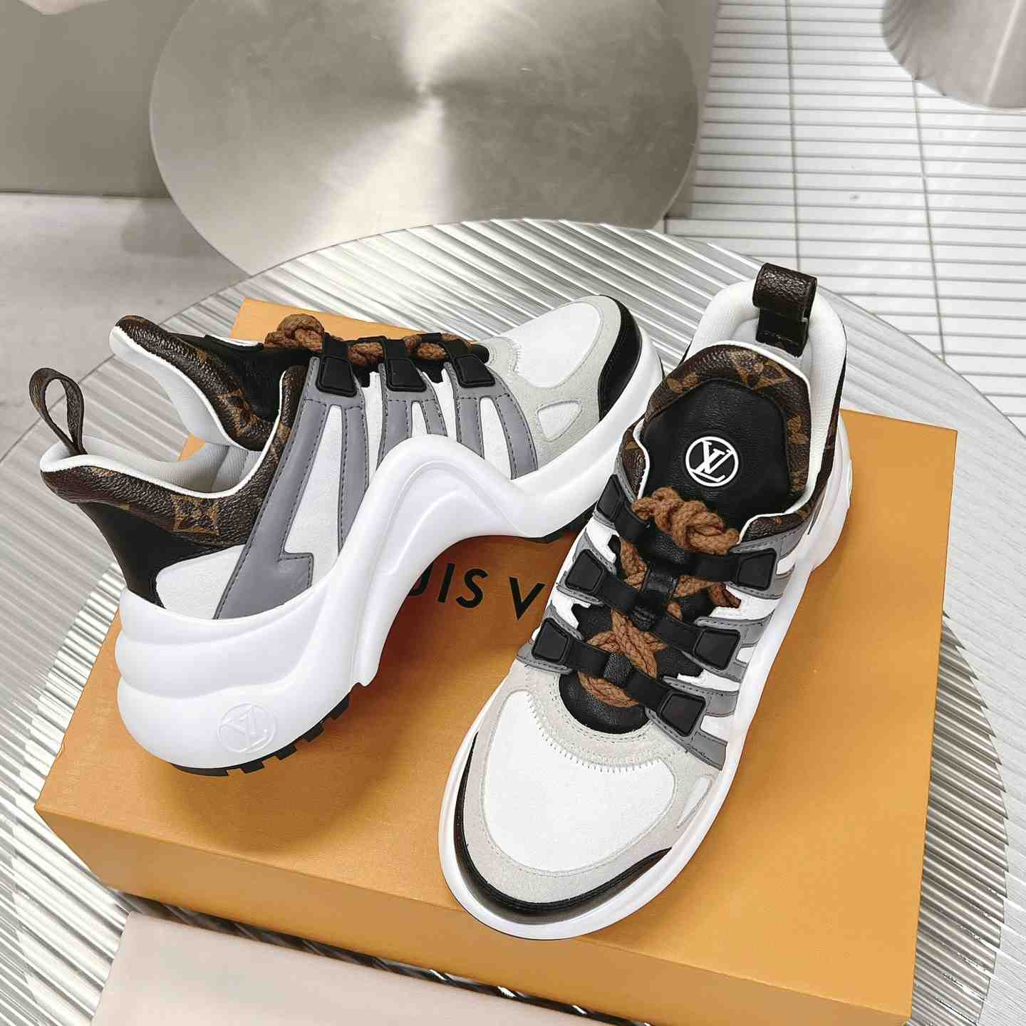 Louis Vuitton LV Archlight Sneaker       1AAOWZ    - PerfectKickZ