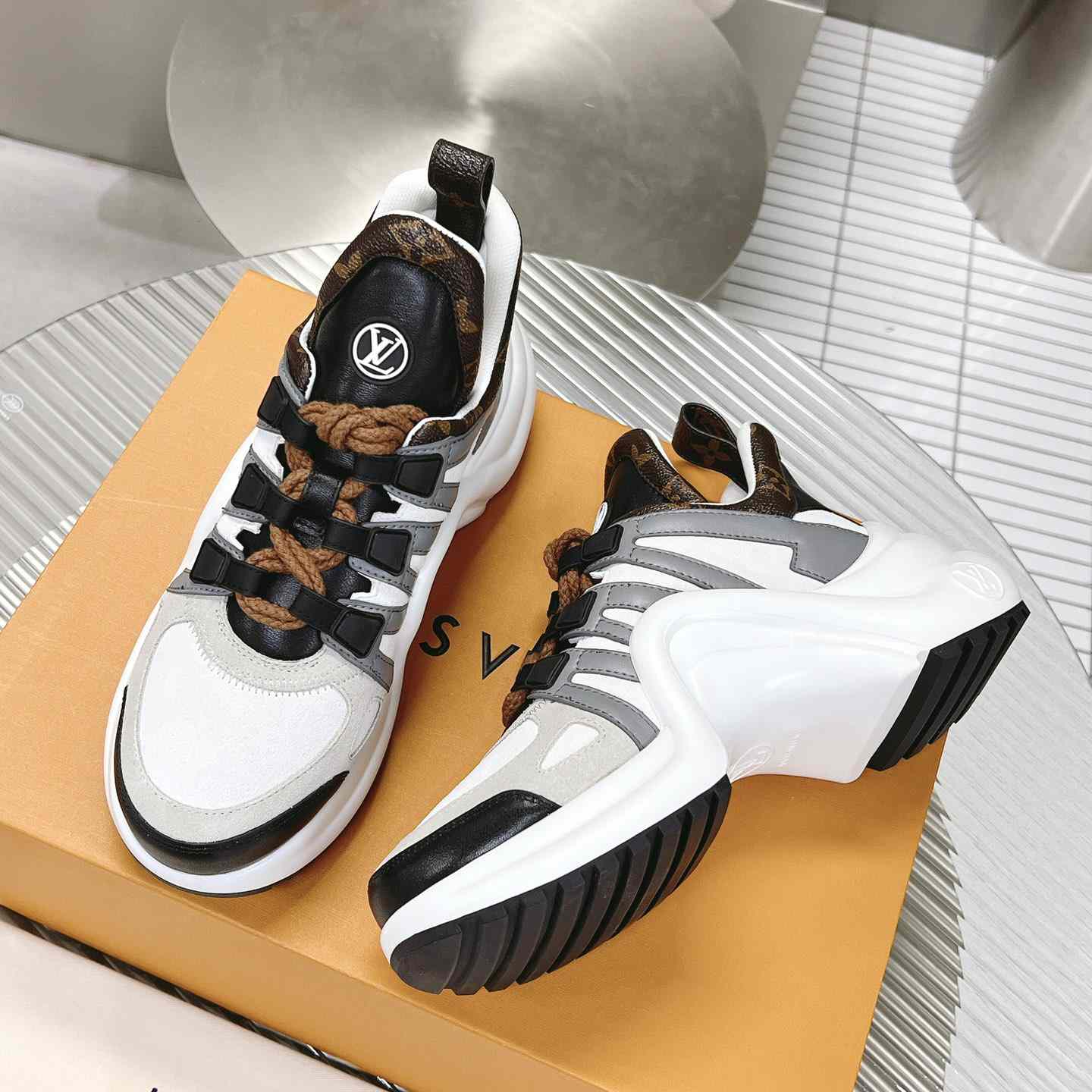 Louis Vuitton LV Archlight Sneaker       1AAOWZ    - PerfectKickZ