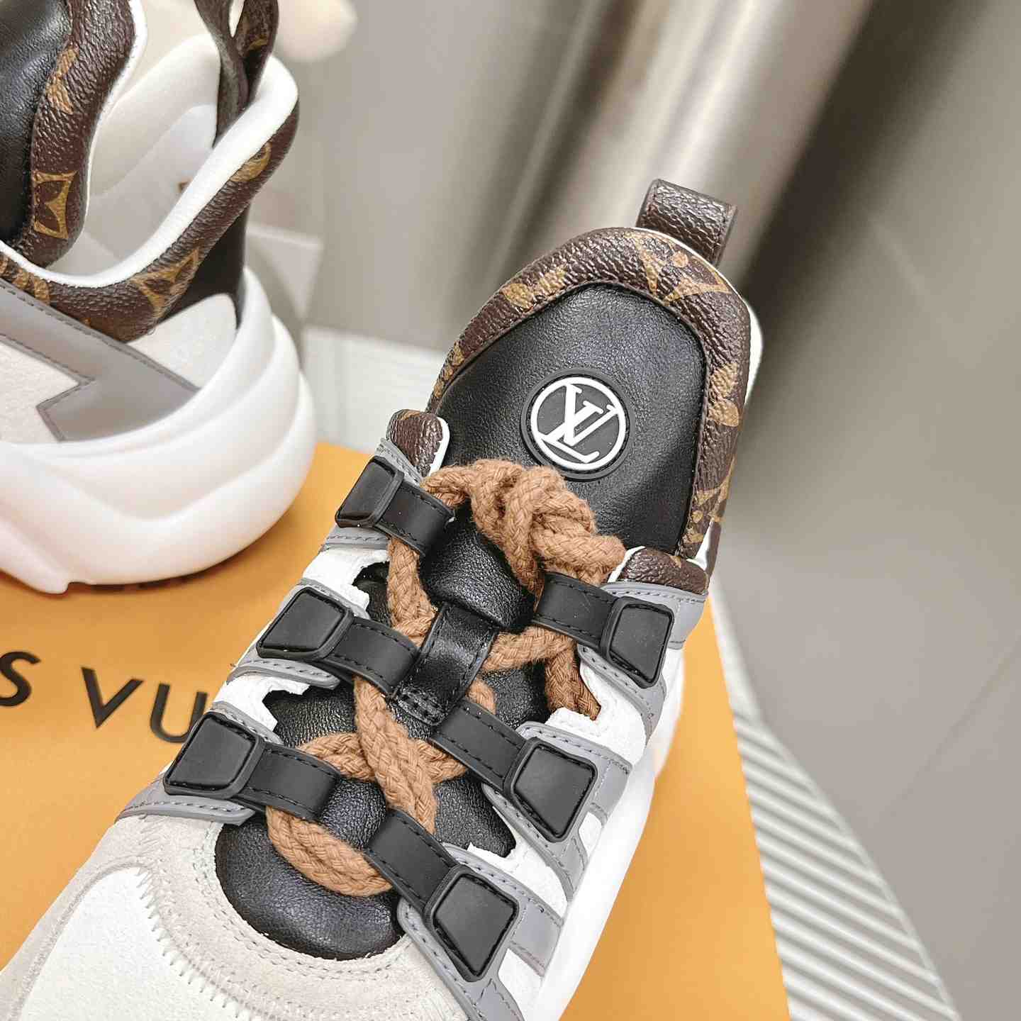Louis Vuitton LV Archlight Sneaker       1AAOWZ    - PerfectKickZ