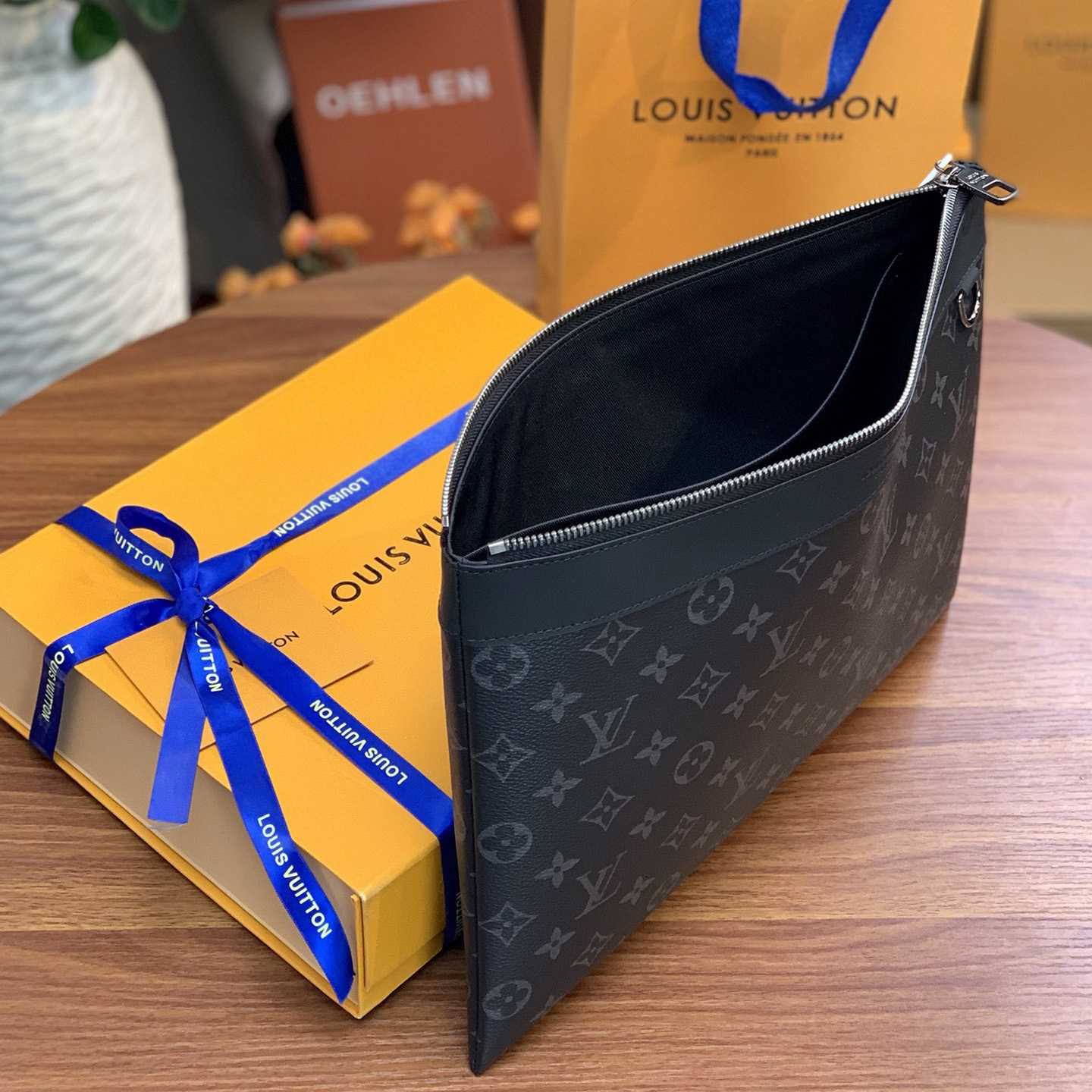 Louis Vuitton Discovery Pochette (34-25-2cm)    M62291 - PerfectKickZ
