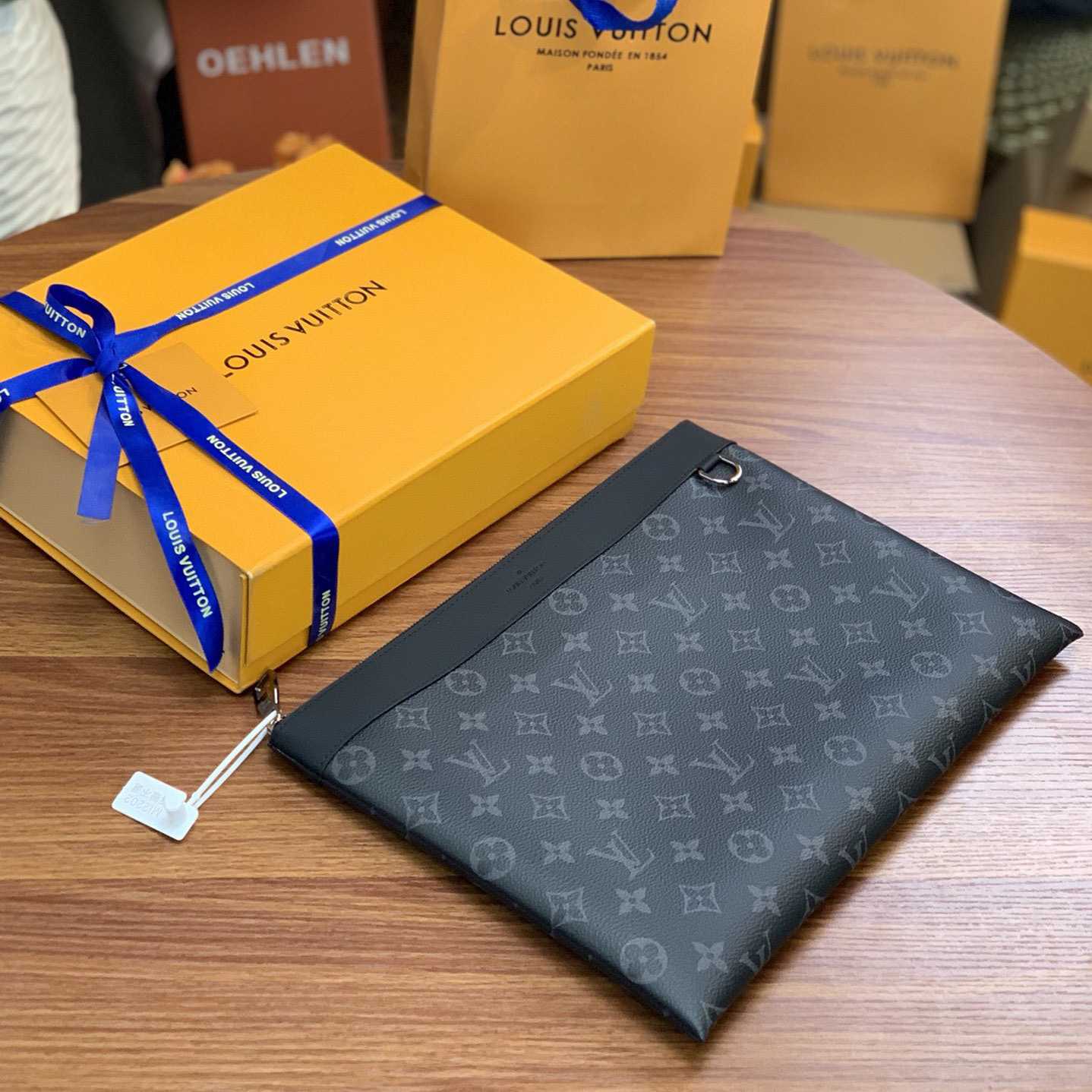 Louis Vuitton Discovery Pochette (34-25-2cm)    M62291 - PerfectKickZ