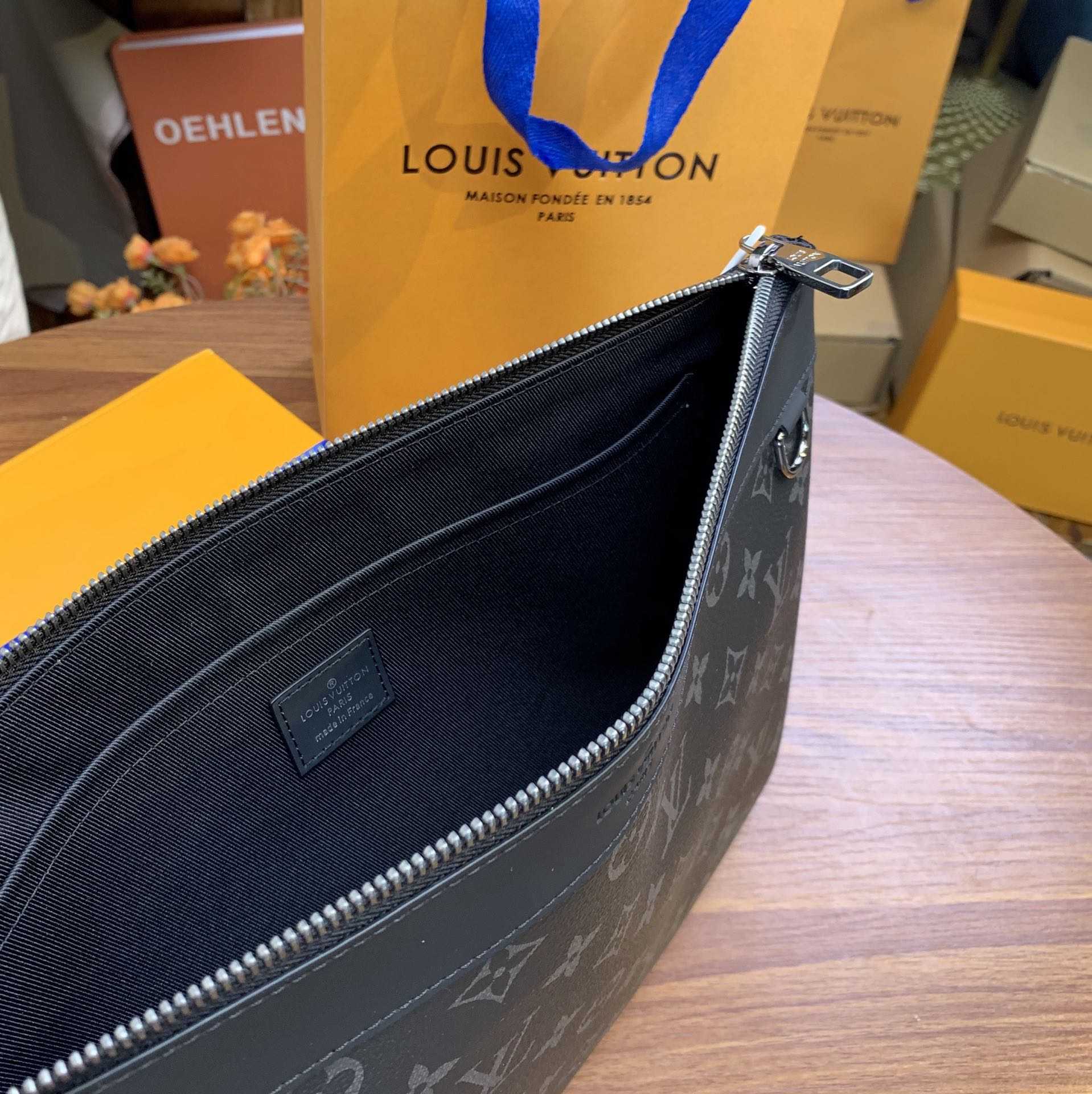 Louis Vuitton Discovery Pochette (34-25-2cm)    M62291 - PerfectKickZ