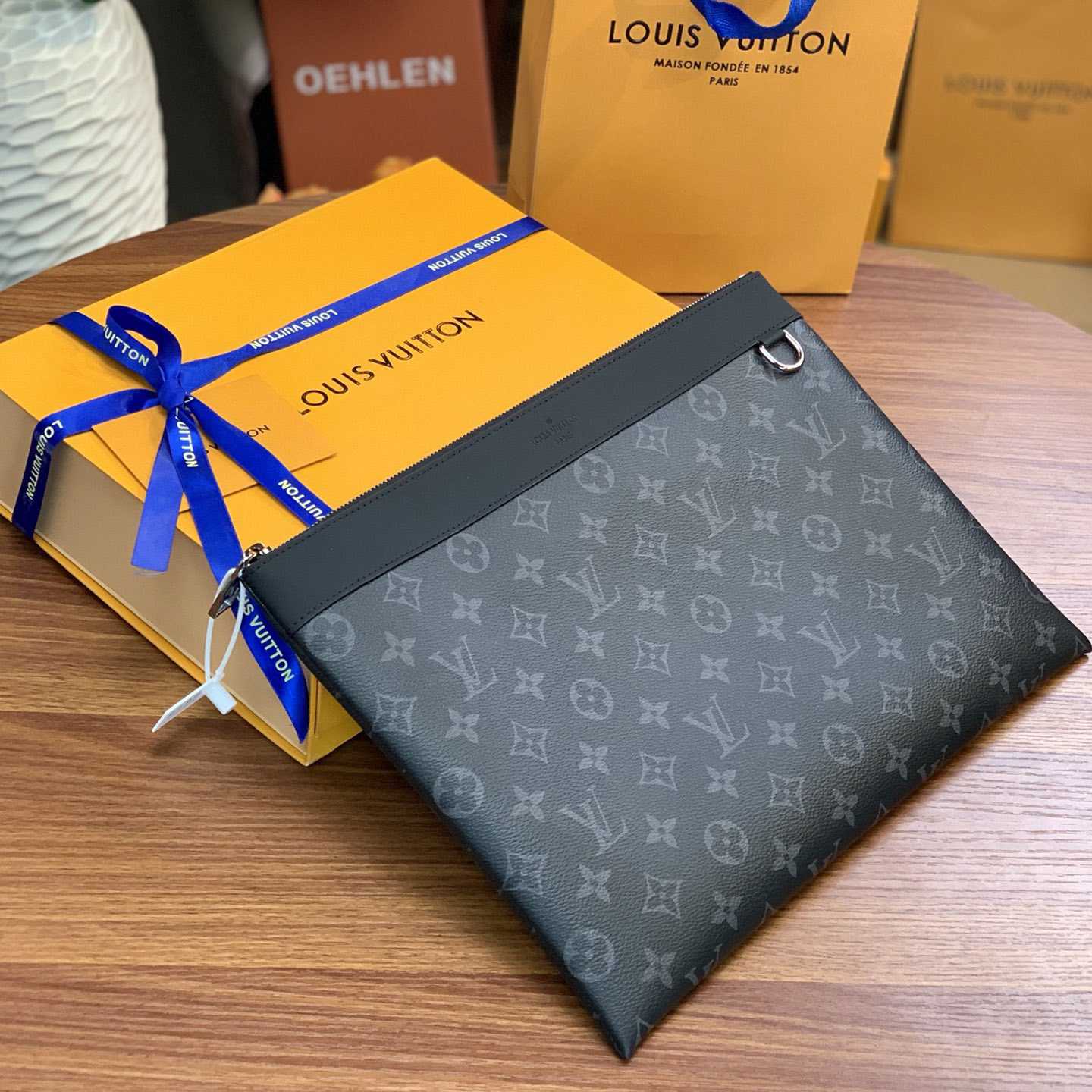 Louis Vuitton Discovery Pochette (34-25-2cm)    M62291 - PerfectKickZ