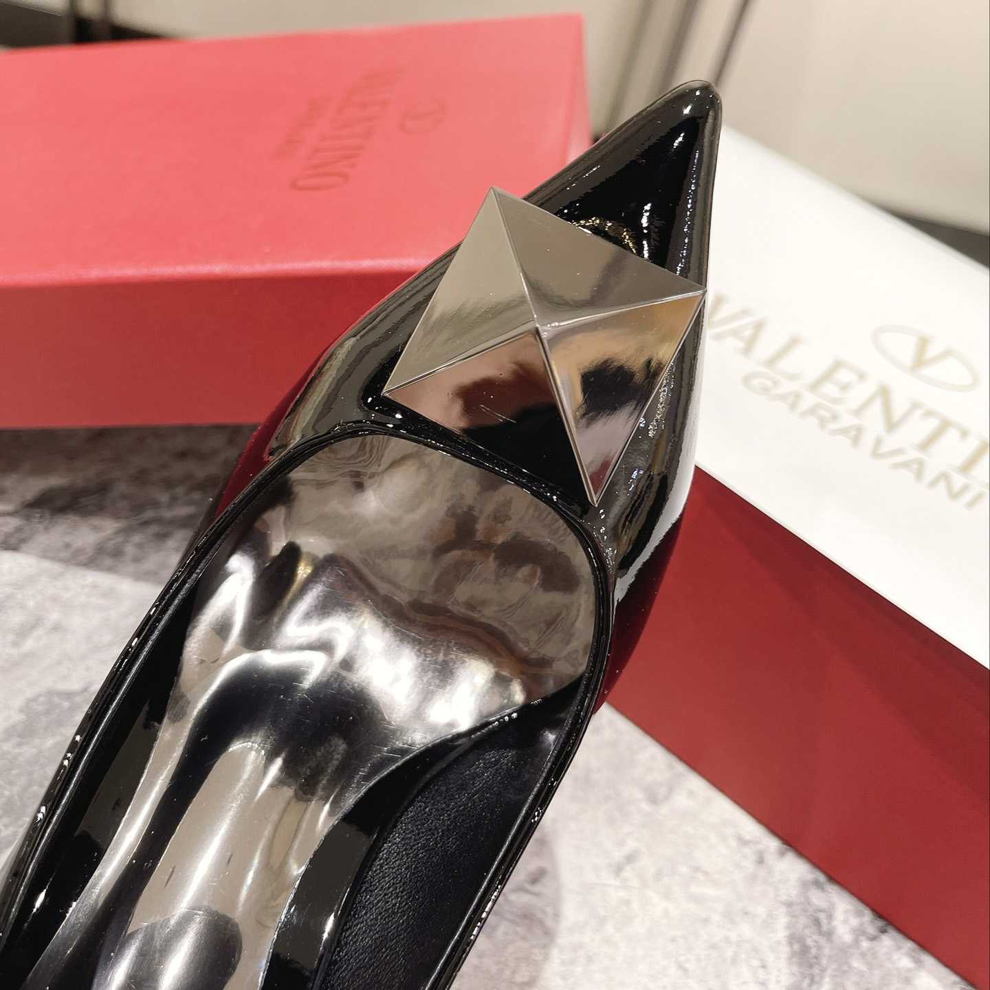 Valenti One Stud Patent Leather Pump 100mm - PerfectKickZ