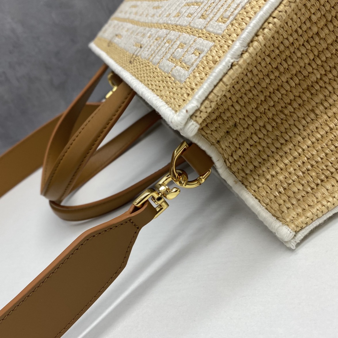 Givenchy Medium G Tote Shopping Bag In 4G Embroidered Raffia(37-28-11 cm) - 