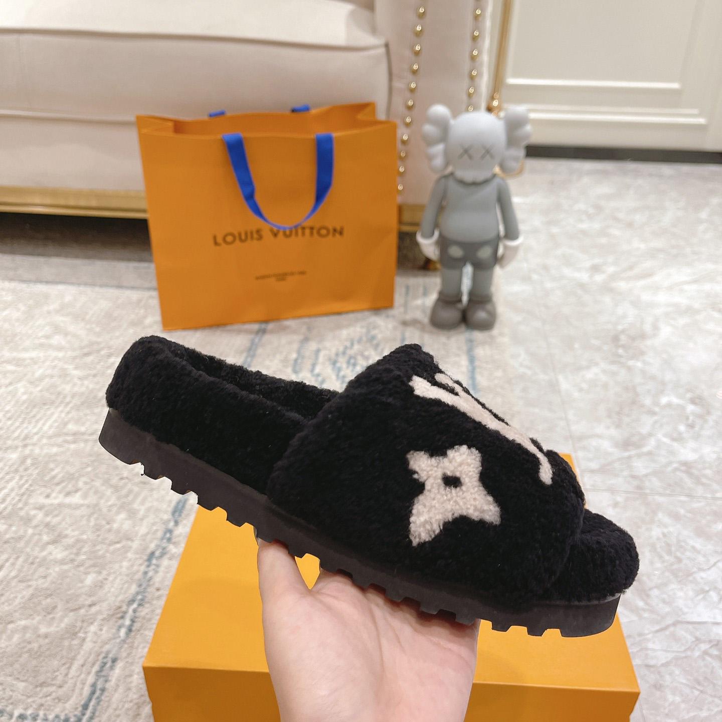 Louis Vuitton Paseo Flat Comfort Mule      1A8ZIT - PerfectKickZ