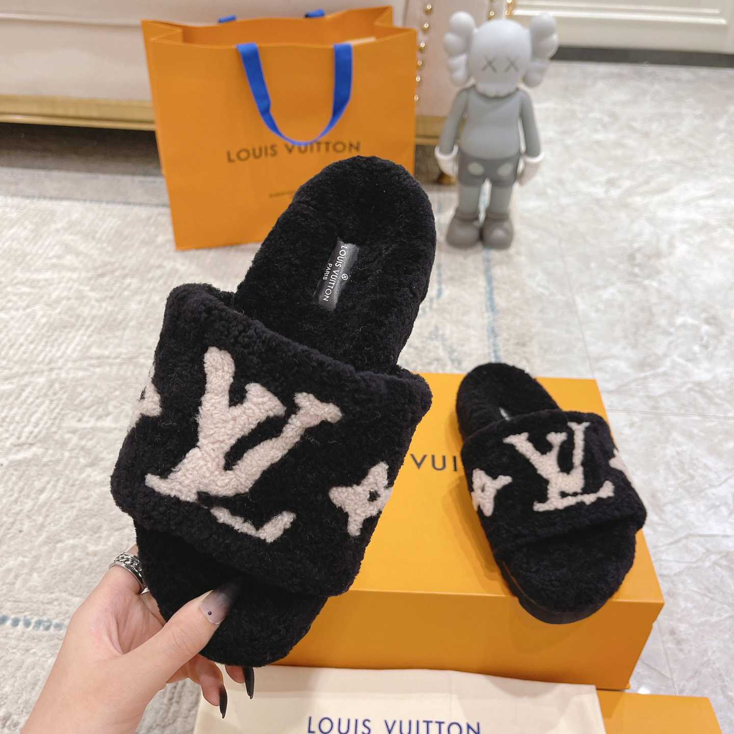 Louis Vuitton Paseo Flat Comfort Mule      1A8ZIT - PerfectKickZ