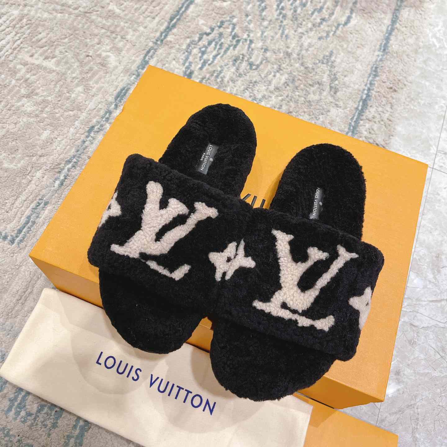Louis Vuitton Paseo Flat Comfort Mule      1A8ZIT - PerfectKickZ