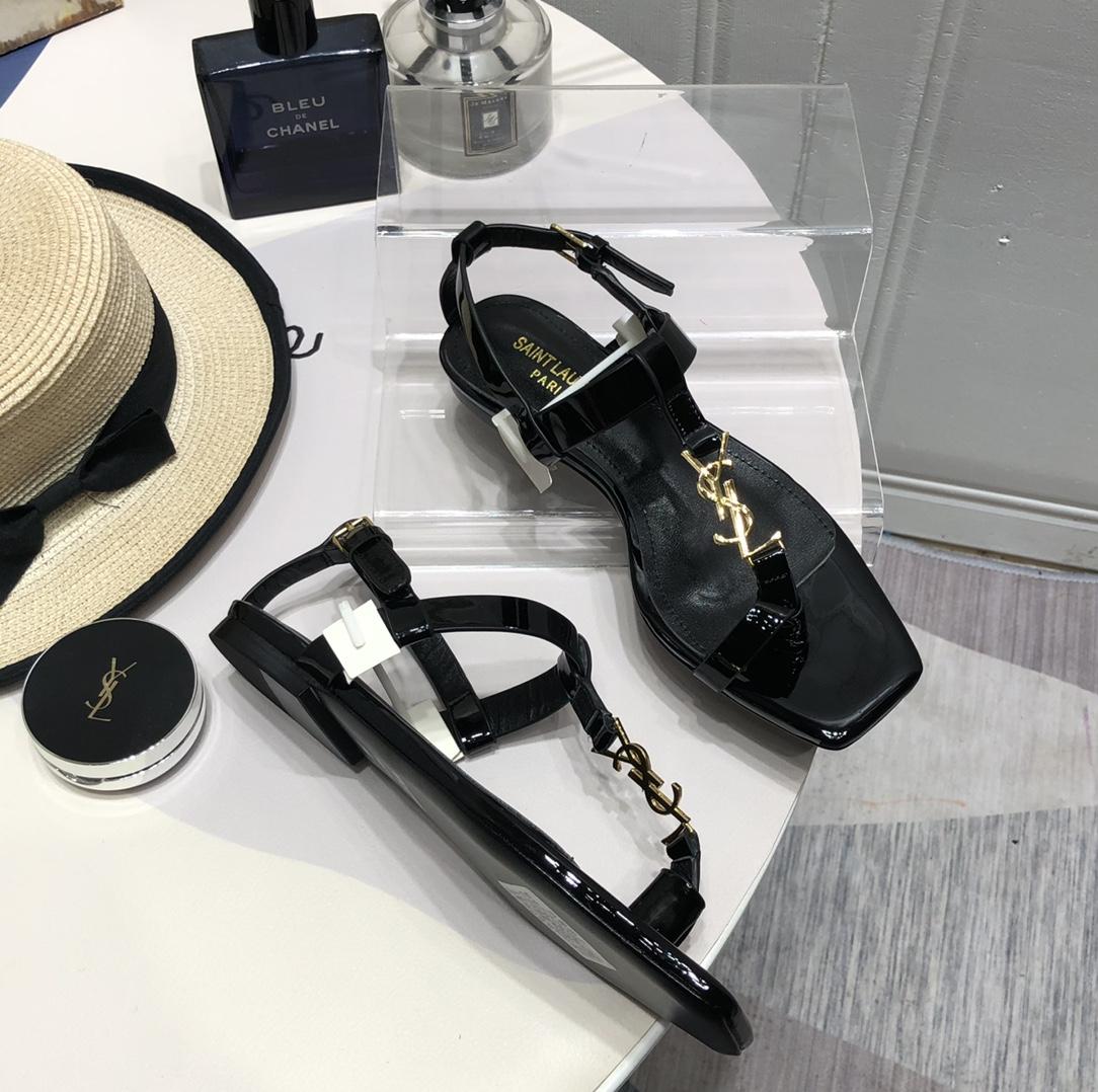 Saint Laurent Cassandra Flat Sandals In Patent Leather With Gold-Tone Monogram - PerfectKickZ