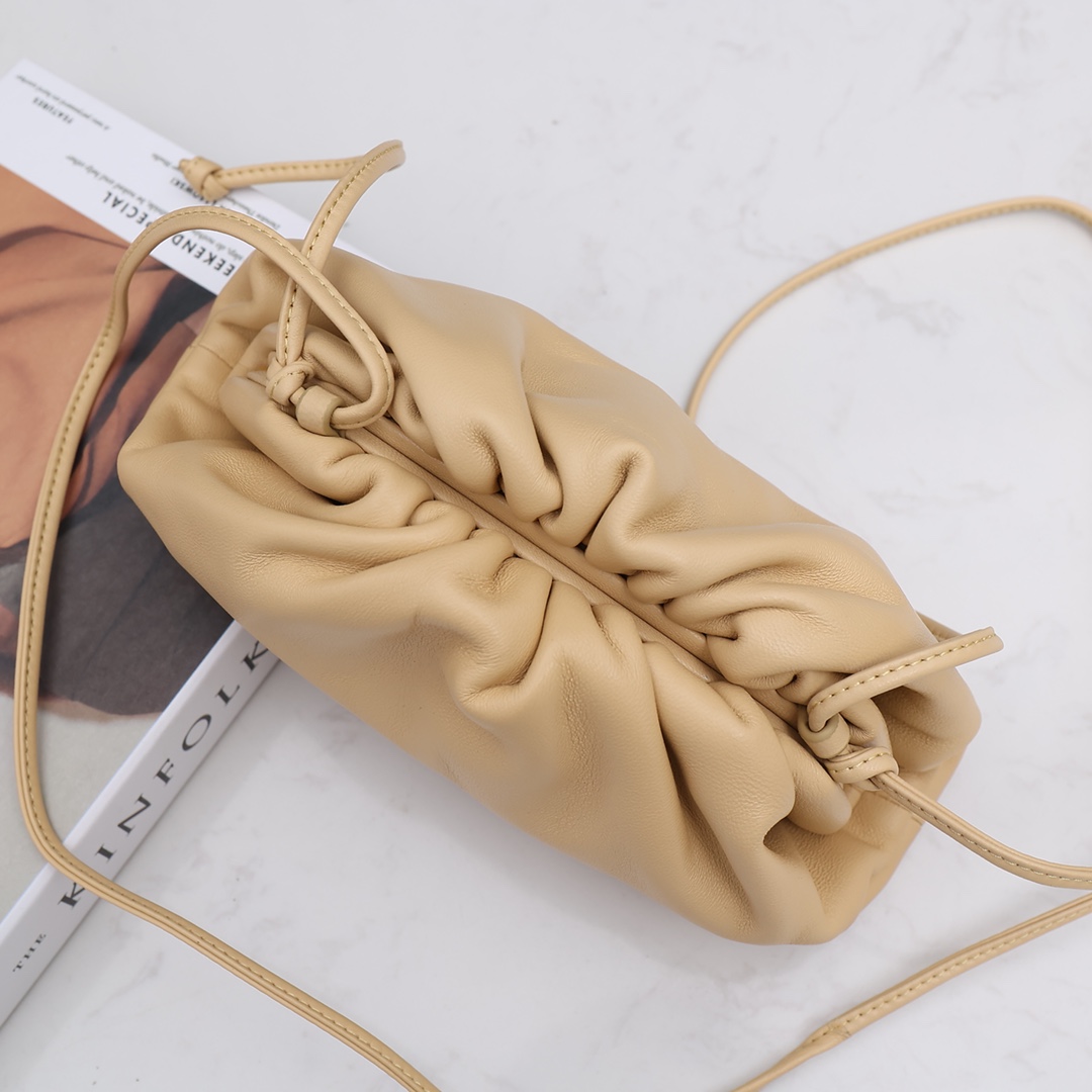 Bottega Veneta Mini Pouch(23-13-8cm) - PerfectKickZ