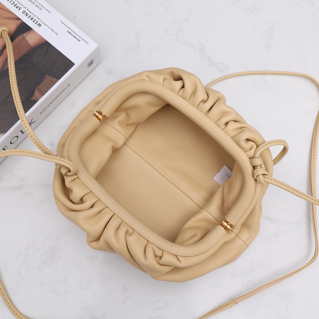 Bottega Veneta Mini Pouch(23-13-8cm) - PerfectKickZ