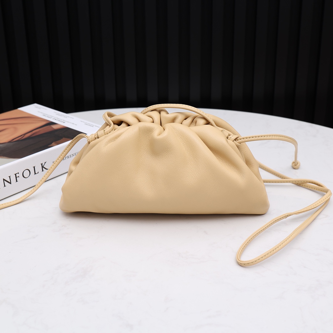 Bottega Veneta Mini Pouch(23-13-8cm) - PerfectKickZ