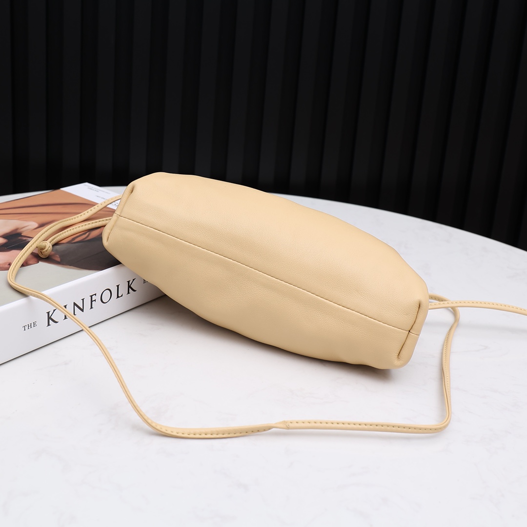 Bottega Veneta Mini Pouch(23-13-8cm) - PerfectKickZ