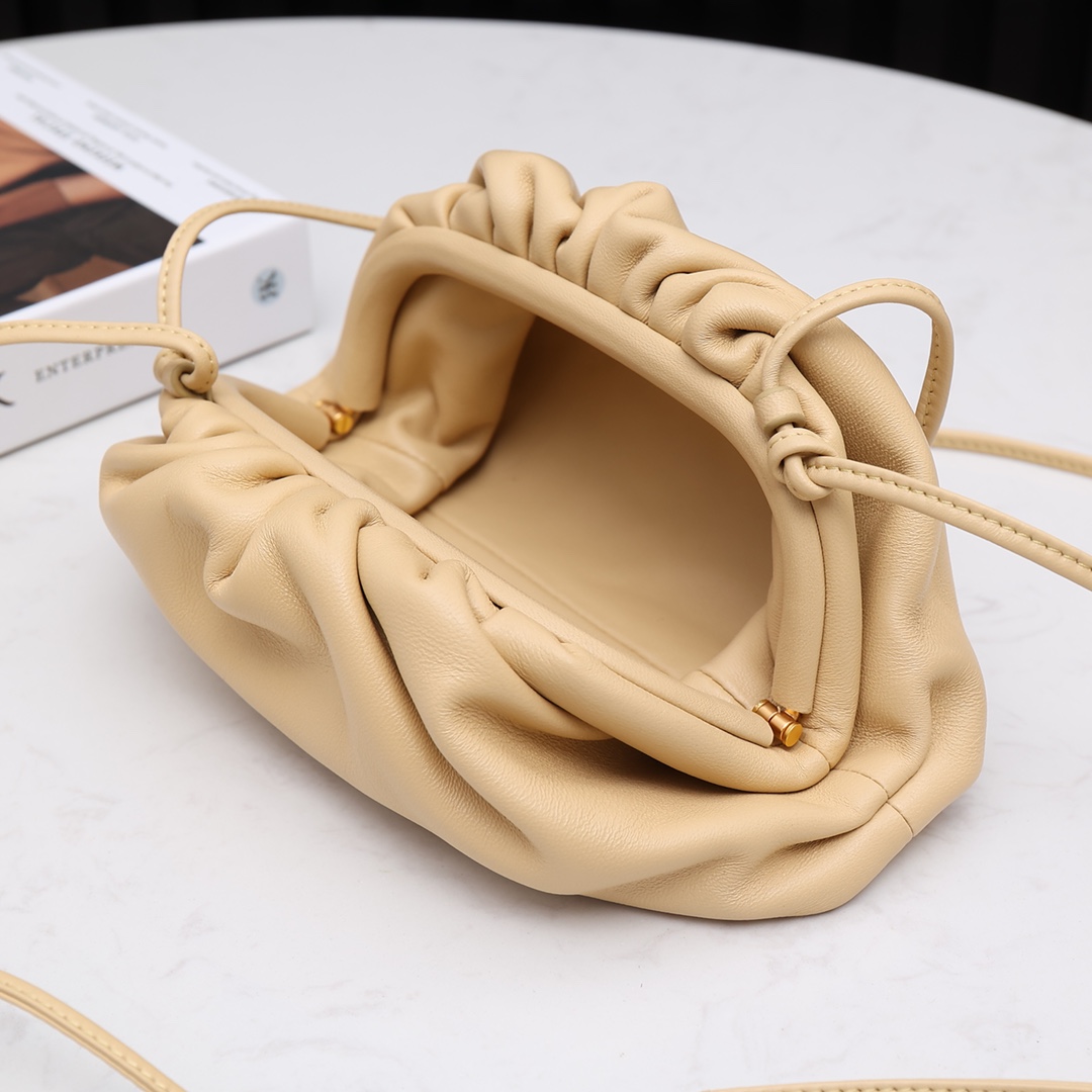 Bottega Veneta Mini Pouch(23-13-8cm) - PerfectKickZ