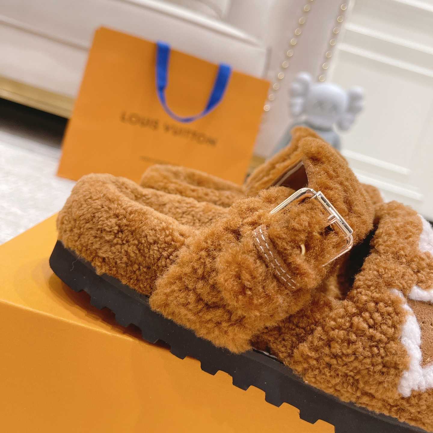 Louis Vuitton  Paseo Flat Comfort Mule     1AACRN - PerfectKickZ