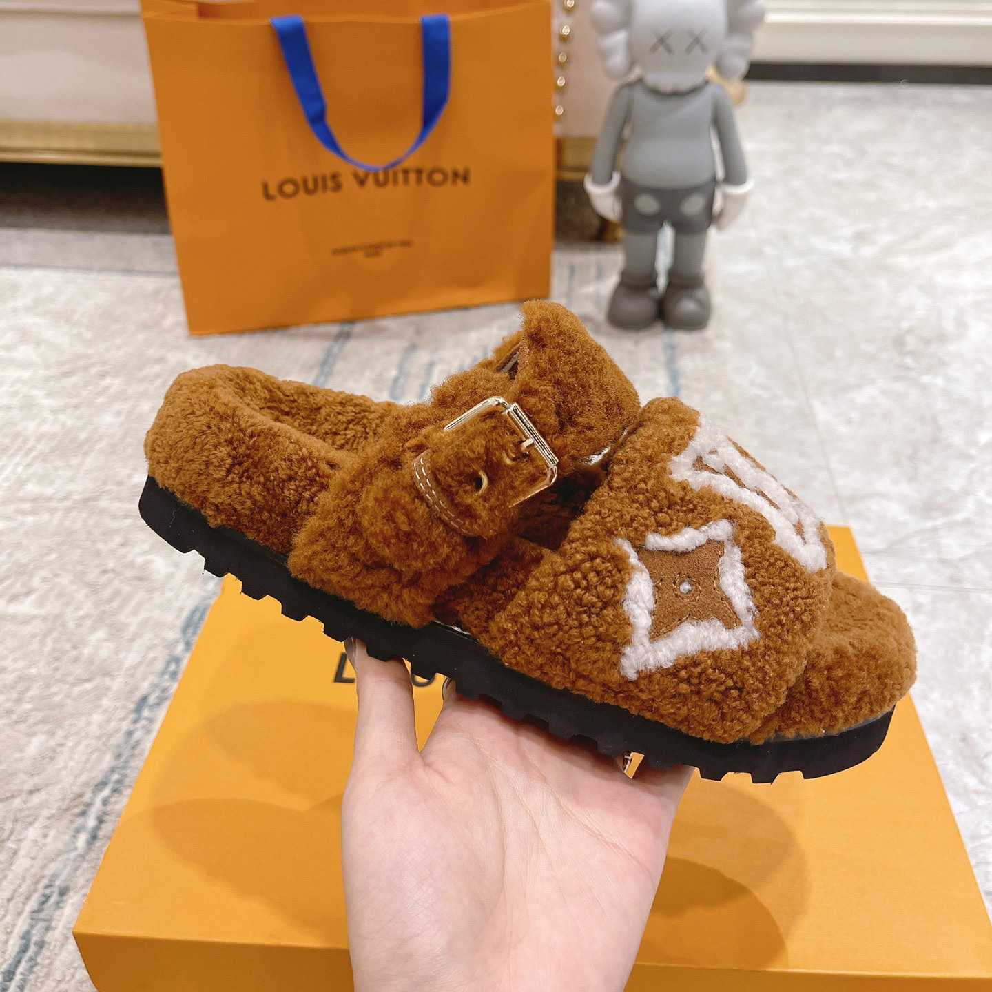 Louis Vuitton  Paseo Flat Comfort Mule     1AACRN - PerfectKickZ