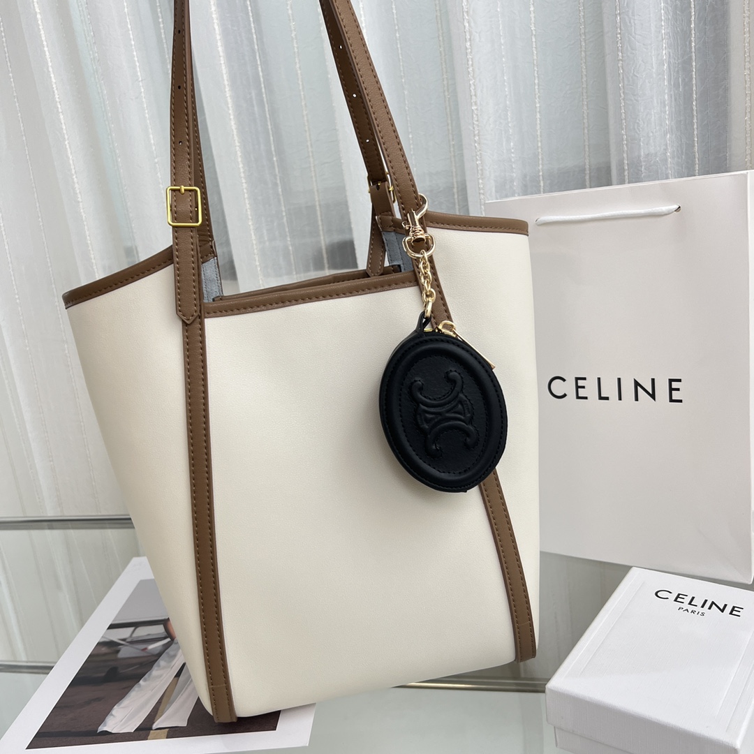 Celine Purse With Hook Cuir Triomphe In Smooth Calfskin  - 