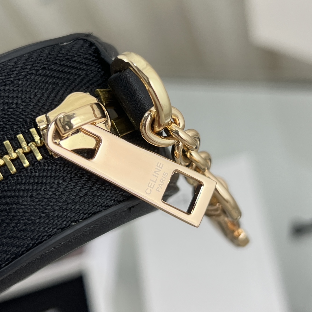 Celine Purse With Hook Cuir Triomphe In Smooth Calfskin  - 