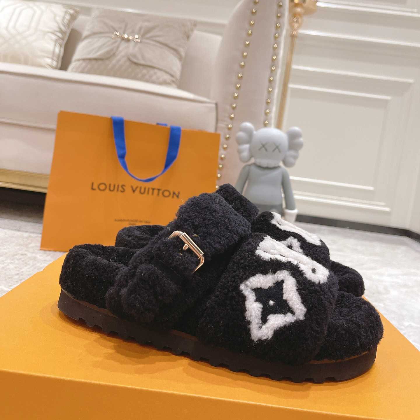 Louis Vuitton  Paseo Flat Comfort Mule     1AACR8 - PerfectKickZ