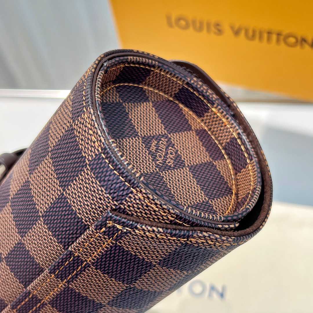 Louis Vuitton  3 Watch Case    - 