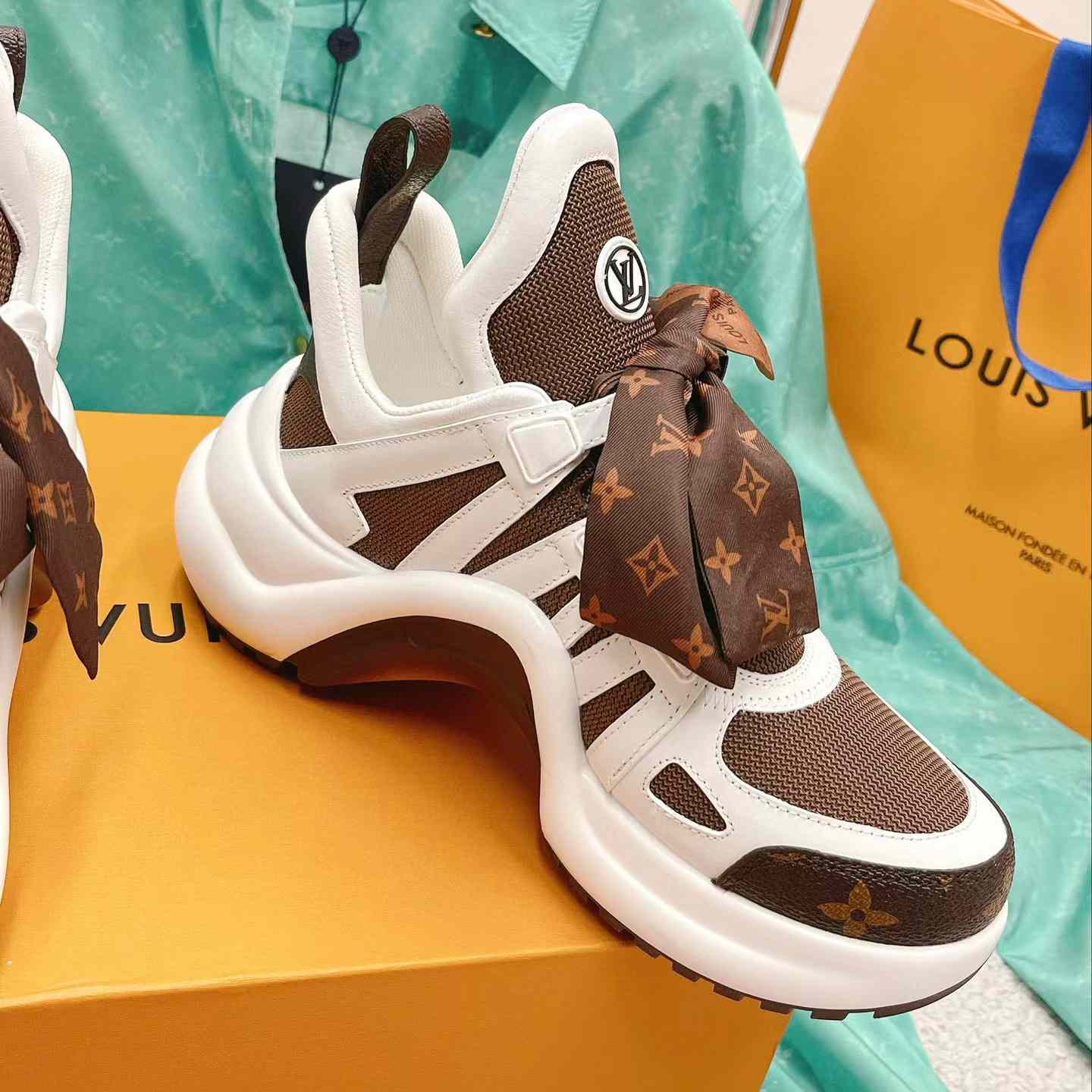 Louis Vuitton LV Archlight Sneaker  (upon uk size)     1AACQC - 