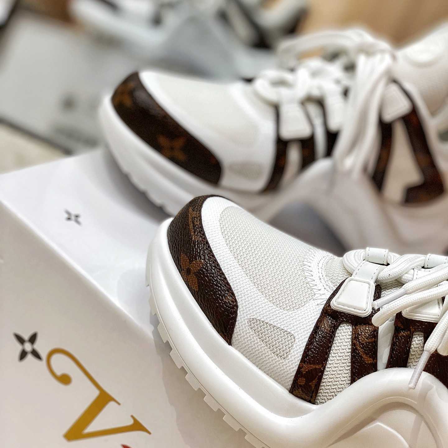 Louis Vuitton LV Archlight Sneaker      (upon uk size) - 