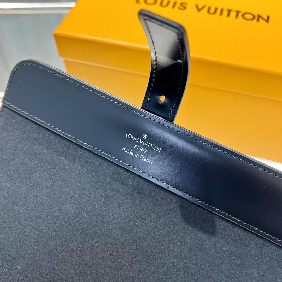 Louis Vuitton  3 Watch Case   M43385 - PerfectKickZ