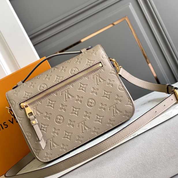 Louis Vuitton Pochette Métis Handbag (25-19-9cm)   M44881 - PerfectKickZ