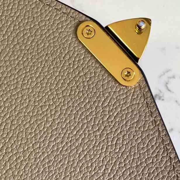 Louis Vuitton Pochette Métis Handbag (25-19-9cm)   M44881 - PerfectKickZ