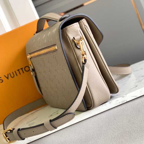 Louis Vuitton Pochette Métis Handbag (25-19-9cm)   M44881 - PerfectKickZ