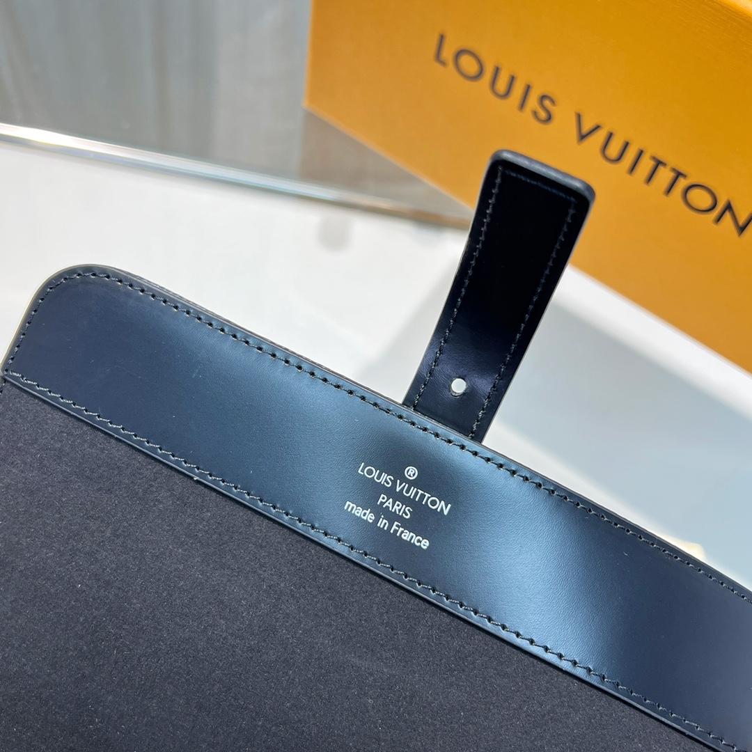 Louis Vuitton  3 Watch Case    - PerfectKickZ