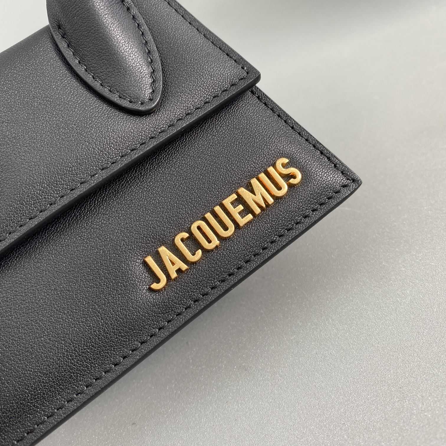 Jacquemus Le Chiquito Signature Leather Mini Handbag.(12-8-5cm) - PerfectKickZ