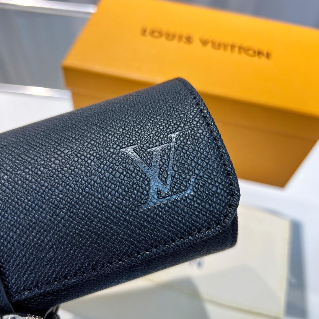 Louis Vuitton  3 Watch Case    - 