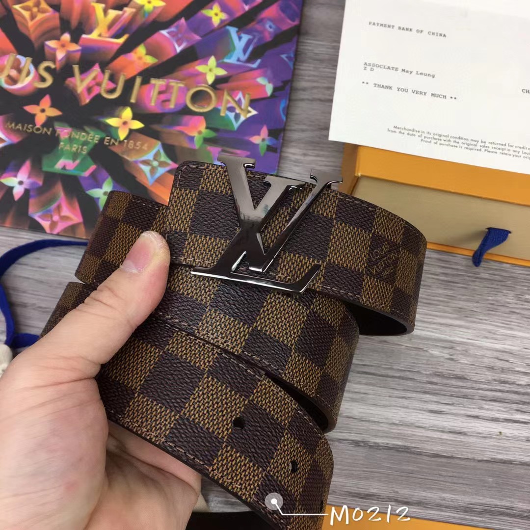 Louis Vuitton LV Initiales 40MM Reversible Belt   M0212W - PerfectKickZ