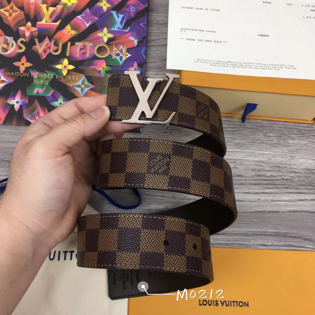 Louis Vuitton LV Initiales 40MM Reversible Belt   M0212W - PerfectKickZ
