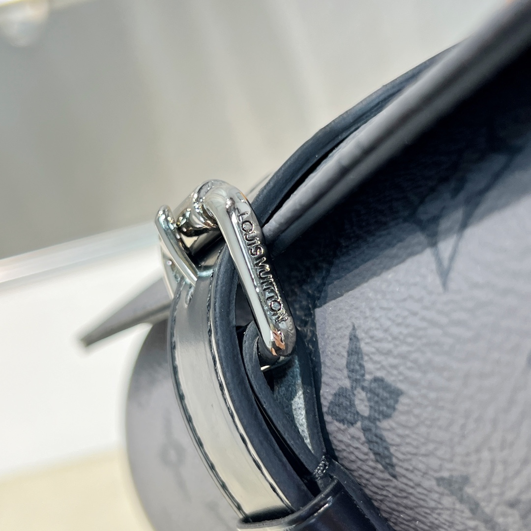 Louis Vuitton  3 Watch Case    - 