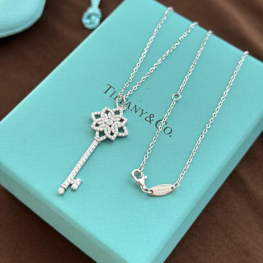 Tiffany&CO Knot Key Pendant - PerfectKickZ