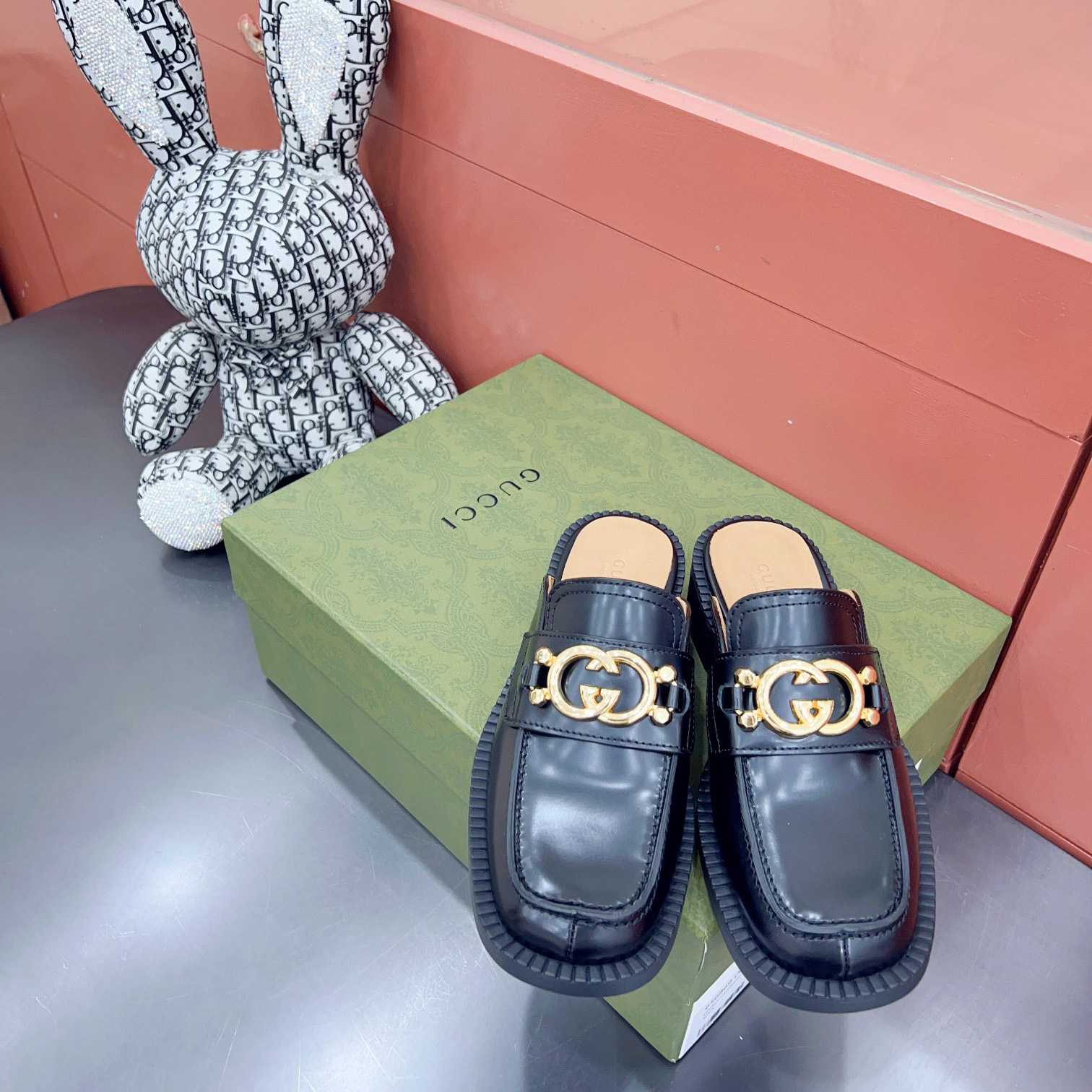 Gucci Women's Slipper With Interlocking G - PerfectKickZ