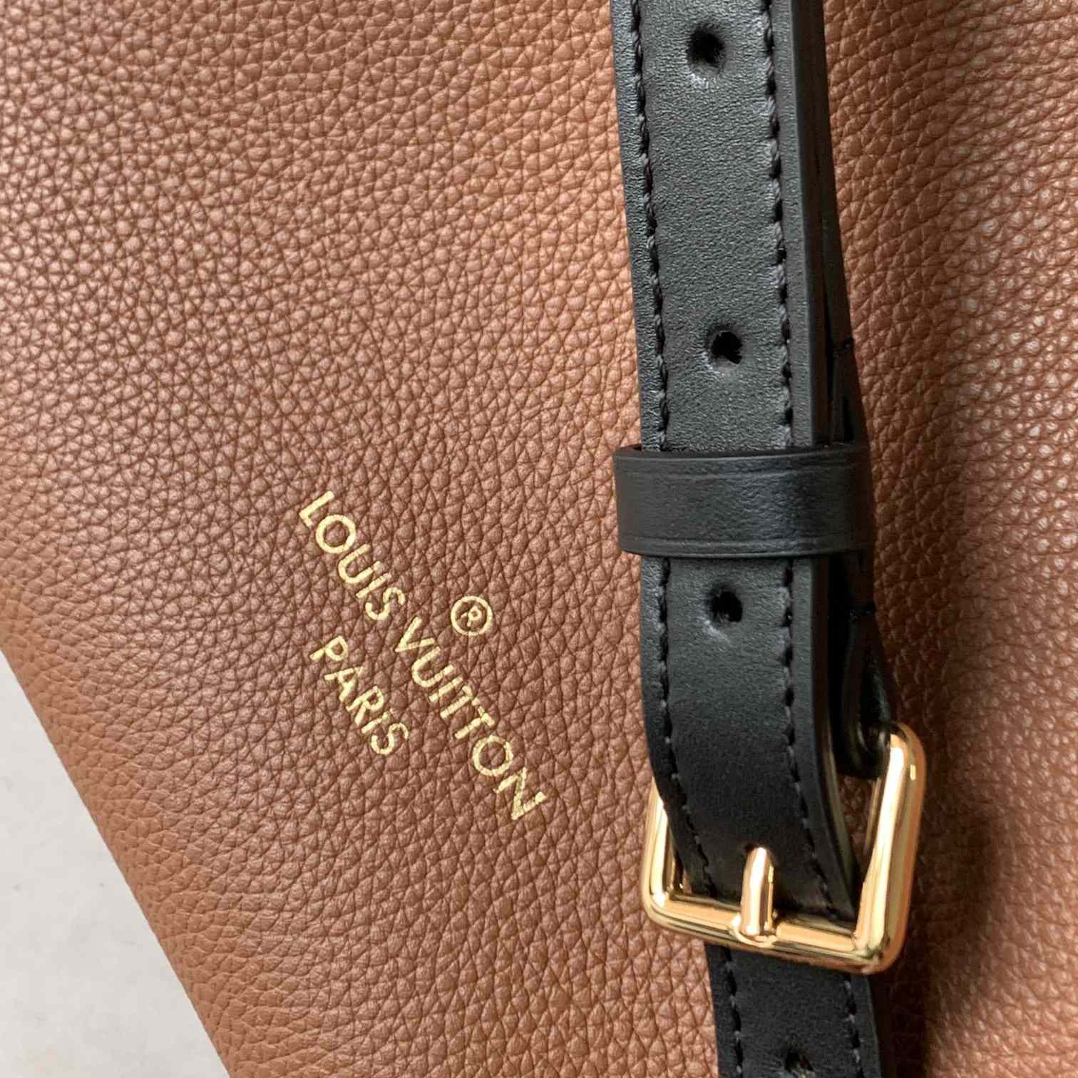 Louis Vuitton Leather Handbag(30.5-24.5-14CM)    M59645 - PerfectKickZ