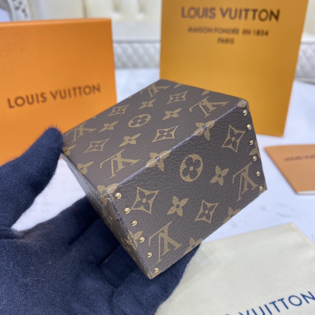 Louis Vuitton Hard Sided Trunk Ring Box(7.5-7.5-5cm) - PerfectKickZ